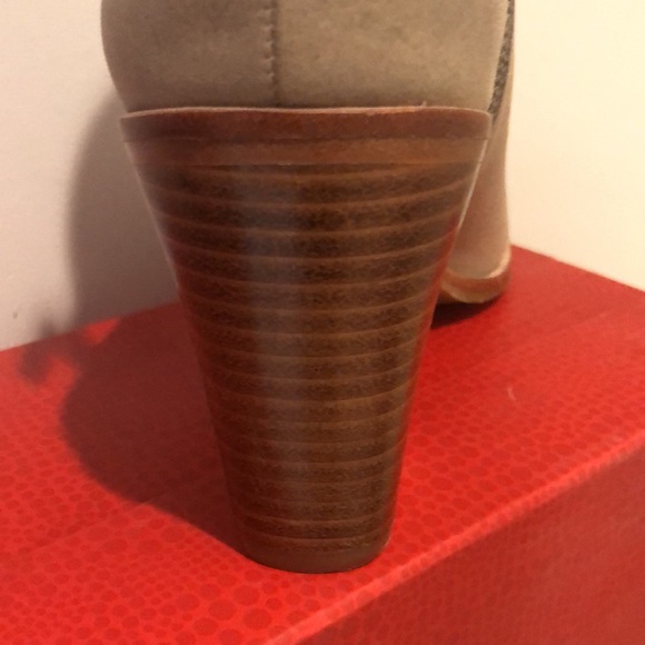 Donald Pliner Kara Peep Toe Pumps Size 9 - Picture 5 of 10